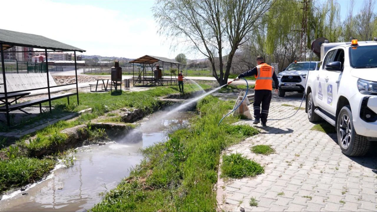 Elazığ Belediyesi Bahar Döneminde İlaçlama Çalışmalarını Artırdı