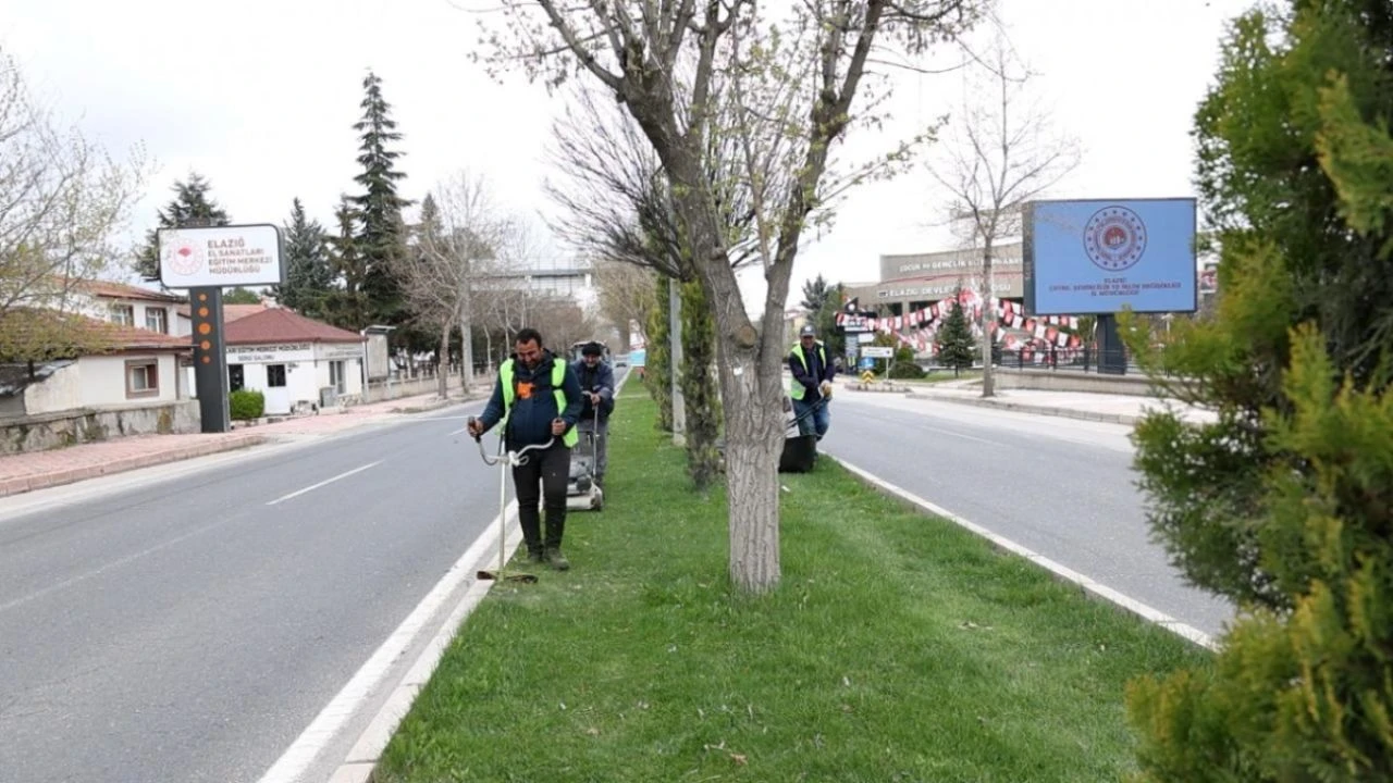 Elazığ’da Yeşil Alanlarda Bakım ve Temizlik Çalışmaları Hız Kazandı