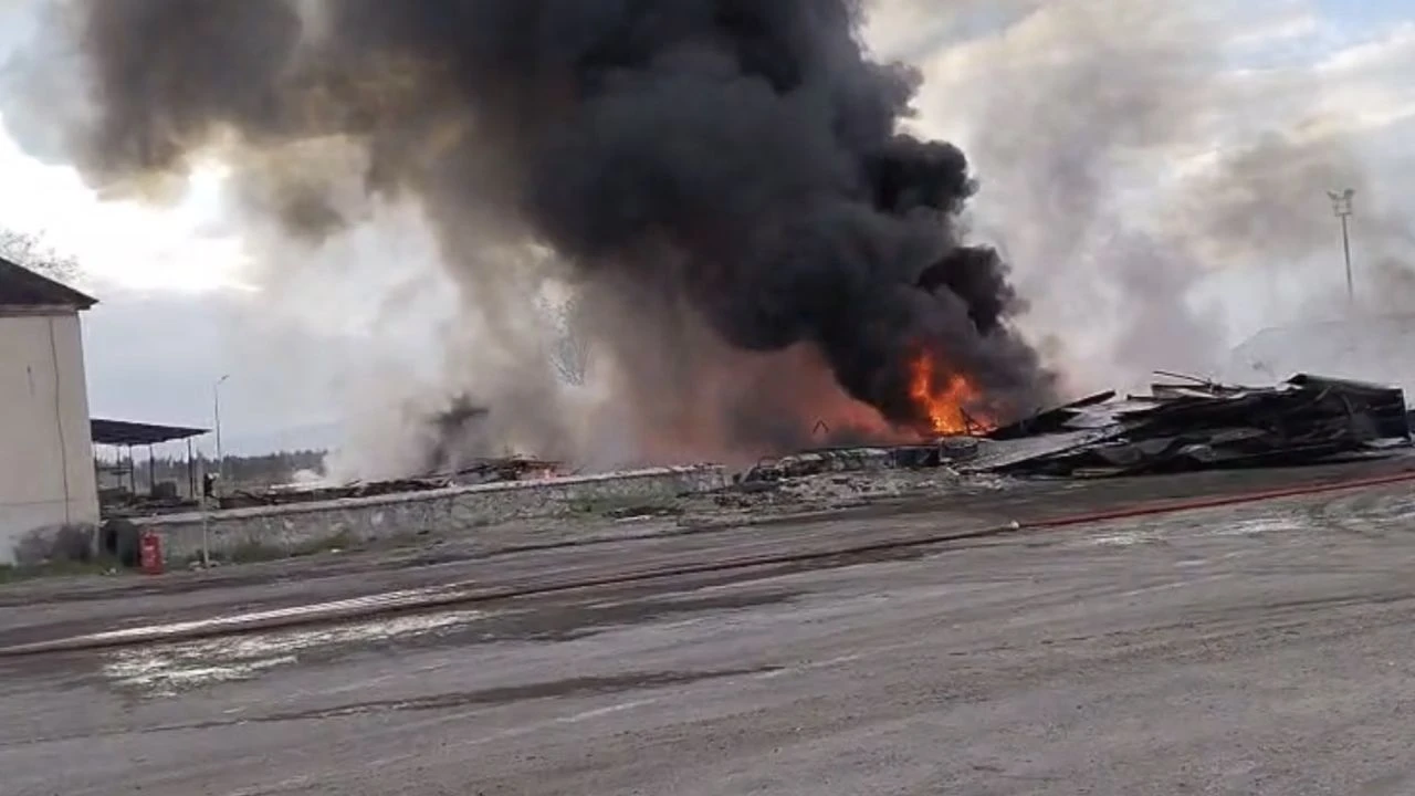 Karayolları Şefliğinde Çıkan Yangın Korkuttu