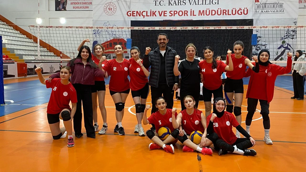 Kars'ta Malatya Fırtınası: Filenin Kraliçeleri Destan Yazdı