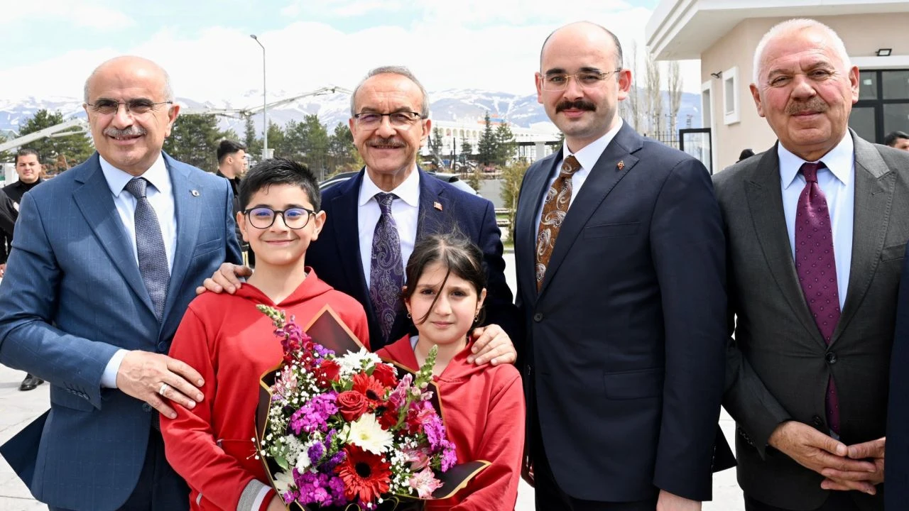 Vali Yavuz Doğanşehir’de: “Depremin İzlerini Silmeye Devam Ediyoruz”