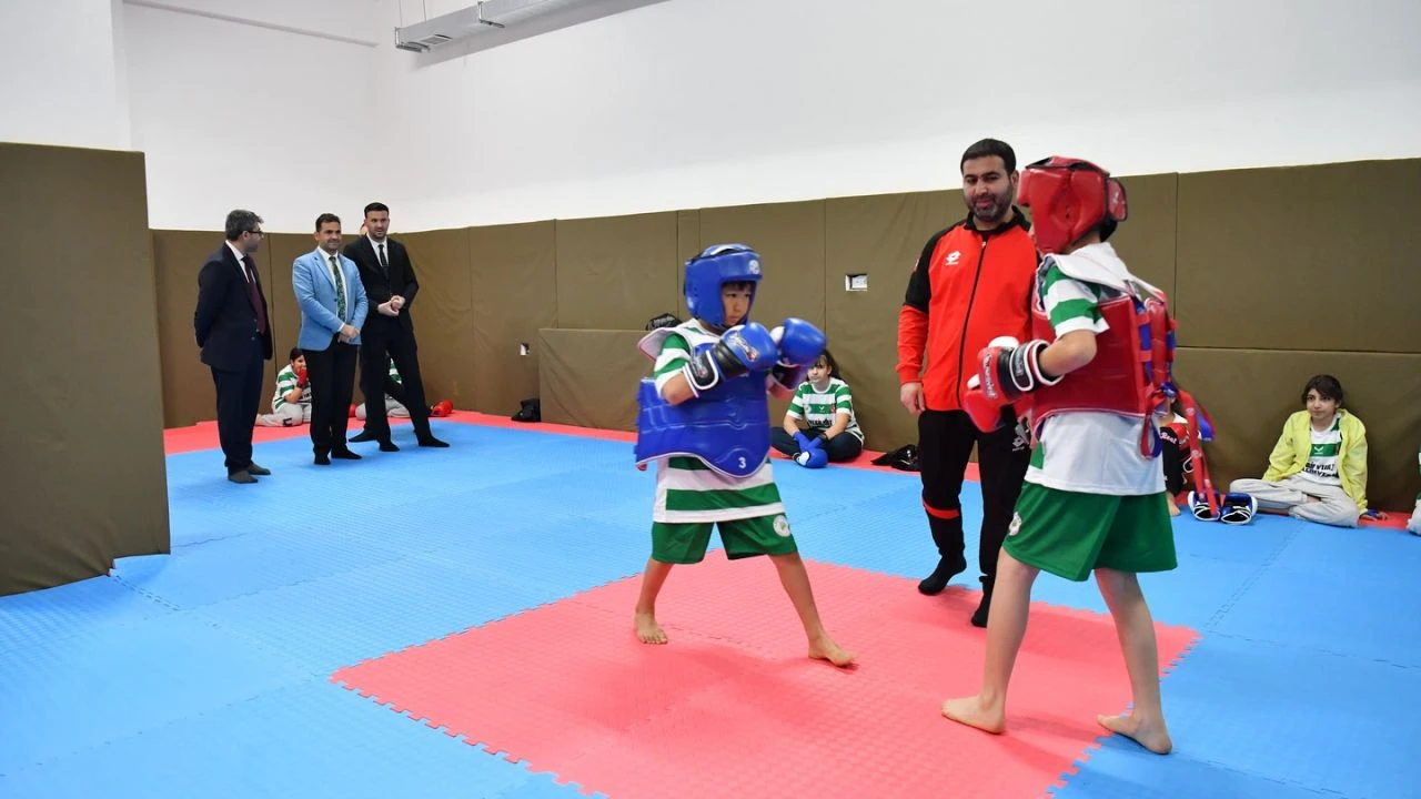 Yeşilyurt Belediye'sinden İkizce'ye Modern Spor Salonu Yatırımı