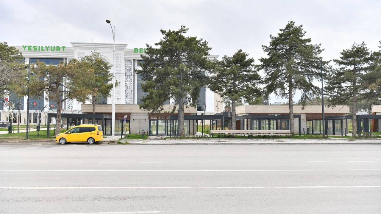 Yeşilyurt Belediyesi Millet Bahçesi’nde Bulunan 8 Dükkanı 3 Yıllığına Kiraya Veriyor